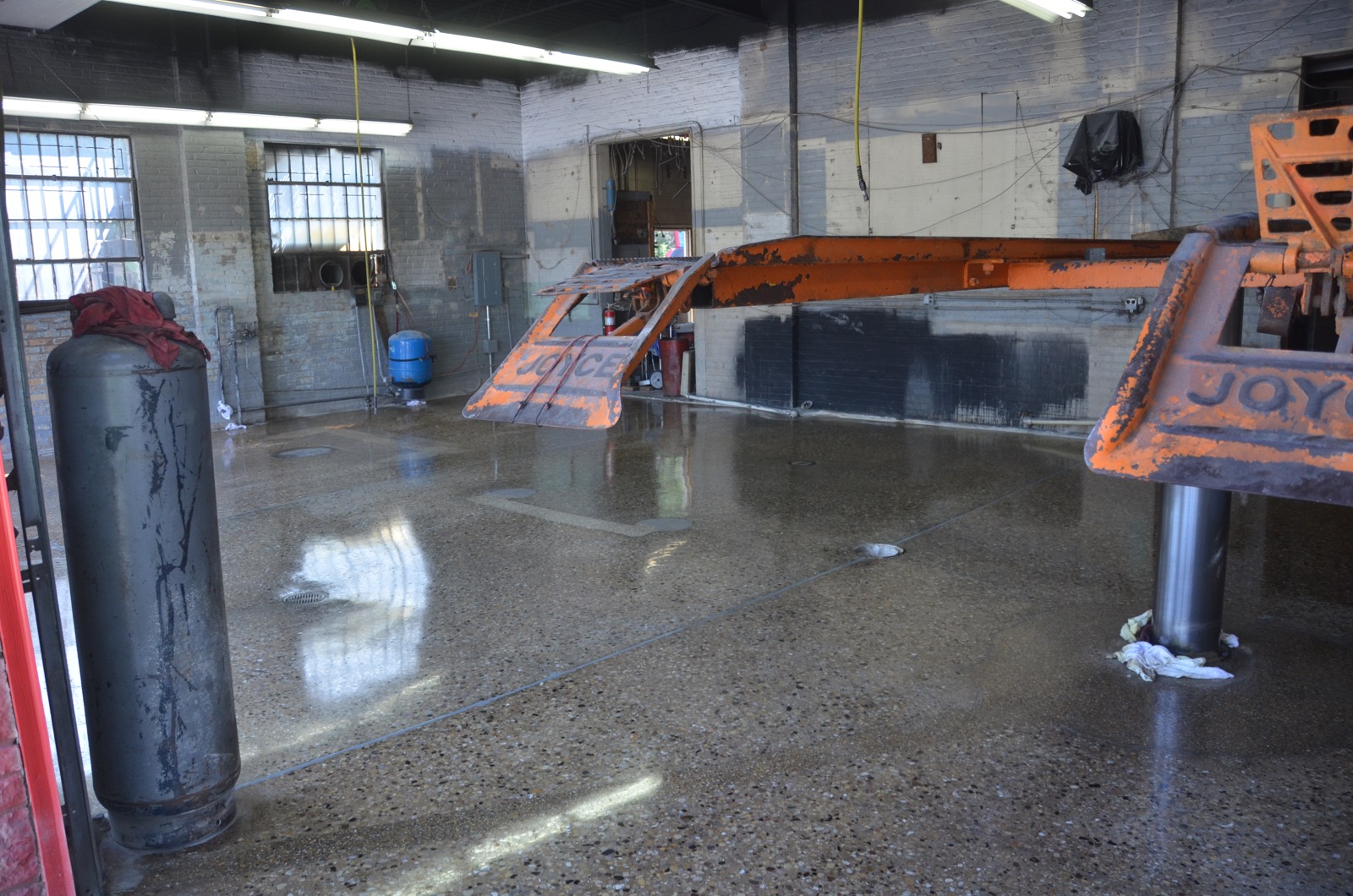  Polished Concrete in Automotive Repair Area  